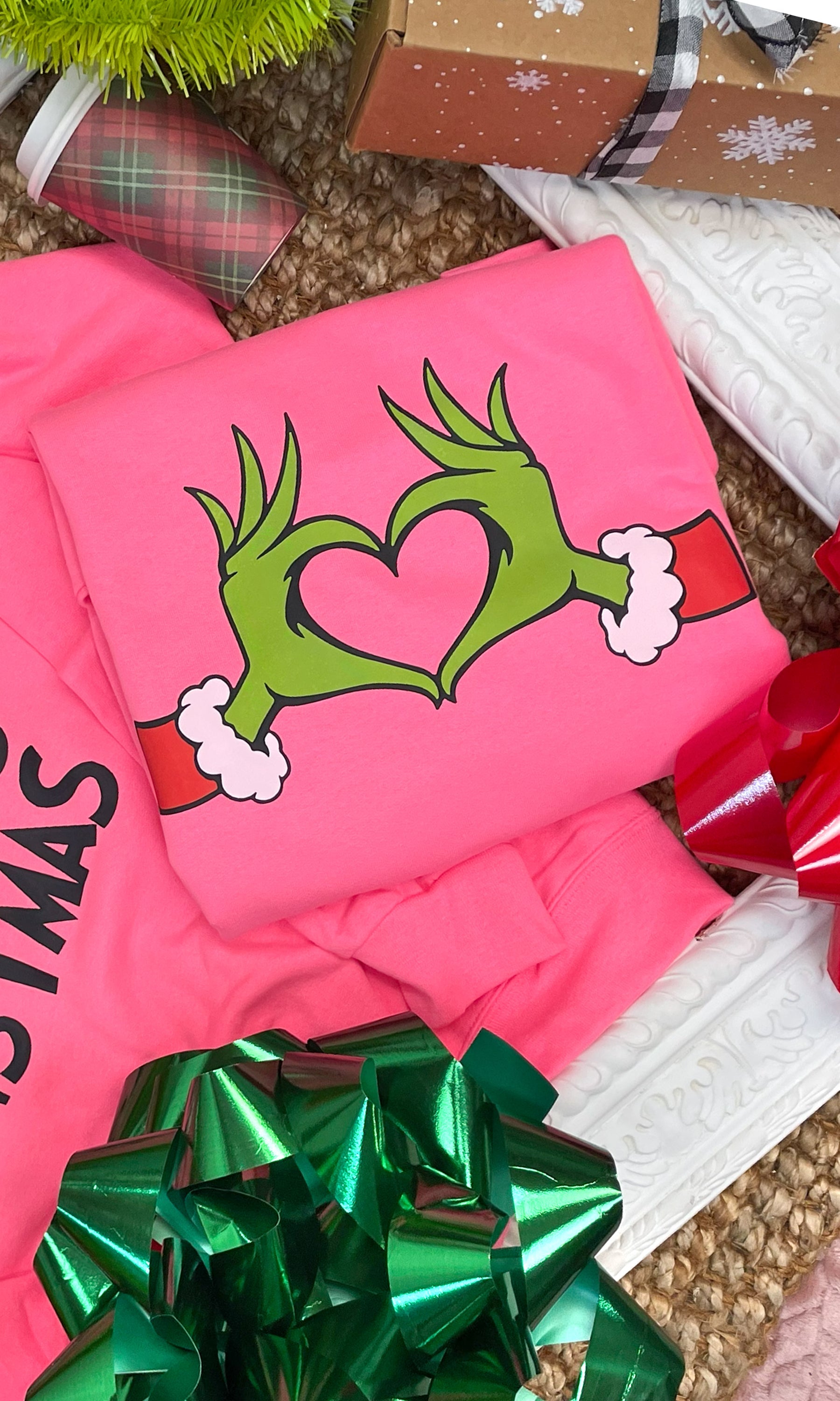 Merry Christmas Green Heart Hand Graphic Sweatshirt