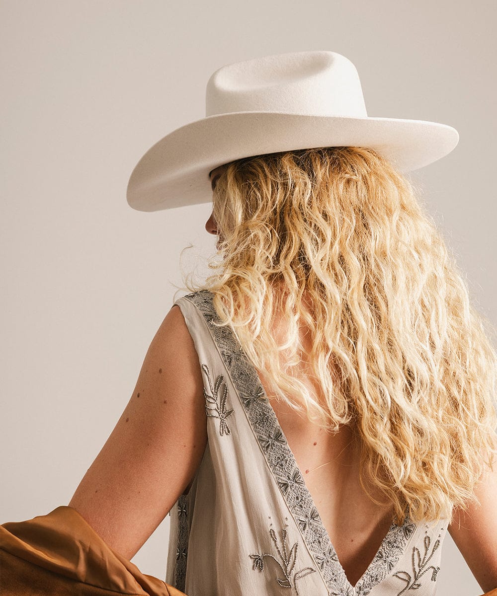 Teddy Cattleman Cowboy Hat in felt with classic cattleman crown and wide brim for stylish sun protection