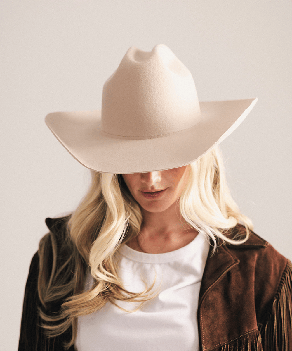 Teddy Cattleman Cowboy Hat made of high-quality felt with classic cattleman crown and wide brim for stylish sun protection